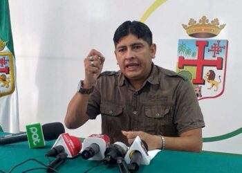 Diputado Rolando Cuellar desmiente al gobernador Camacho sobre proceso de compra de carro bombero