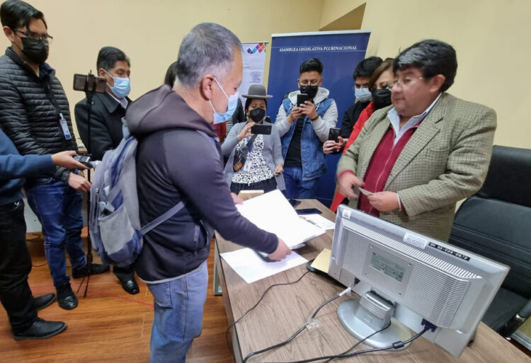 Otra vez Cyborg Kanashiro se postula a un cargo, esta vez a Contralor del Estado
