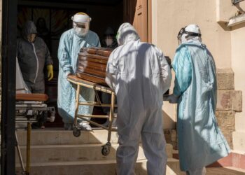 En la última semana, 13 personas fallecieron por COVID-19; la mayoría no tenía sus vacunas