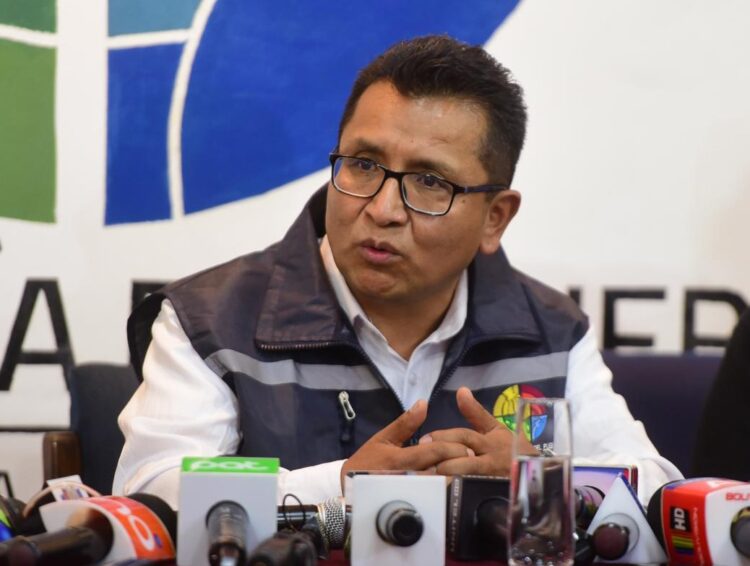 Primera intervención del Defensor, convoca a dos ministros para buscar soluciones al caso Adepcoca
