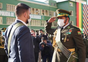 Ministro Del Castillo instruye al nuevo comandante Ponce ejecutar la reforma policial