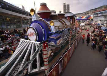 Al menos 150 instituciones se preparan para el Desfile Navideño de La Paz