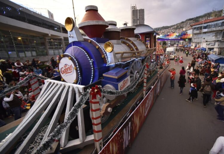 Al menos 150 instituciones se preparan para el Desfile Navideño de La Paz