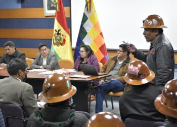 El Gobierno y los mineros de Huanuni reinstalan el diálogo