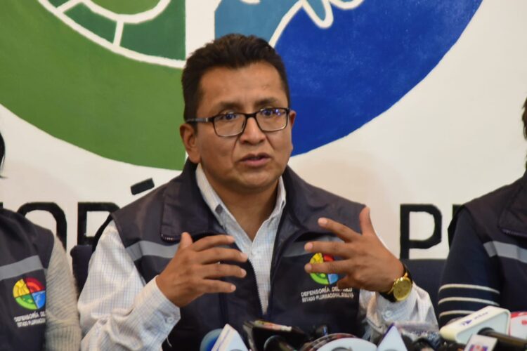 El defensor del Pueblo, Pedro Callisaya, reacciona ante los conflictos en el país. Foto: Pedro Luna