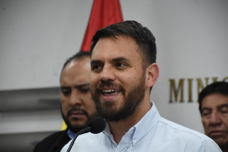 El ministo de Gobierno en una conferencia de prensa. Foto: Archivo