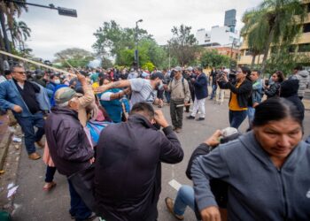 Gobernación cruceña llama a diálogo a manifestantes de Porongo tras dos jornadas violentas