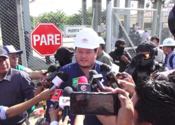 Productores piden a YPFB garantizar provisión de combustible tras bloqueo en refinería