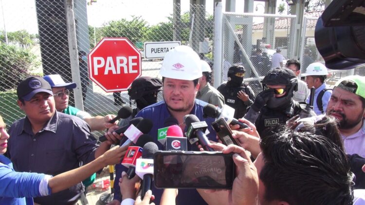 Productores piden a YPFB garantizar provisión de combustible tras bloqueo en refinería