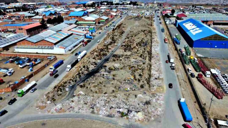 Lugar donde disponen como botadero de escombros en El Alto. Foto: GAMEA