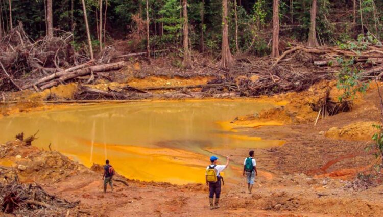 En Sudán, la búsqueda de oro deja graves enfermedades y contaminación