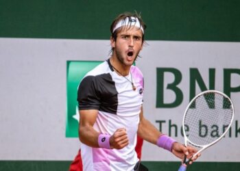 Argentino Etcheverry vence a su compatriota Mena en primera ronda del ATP de San Diego