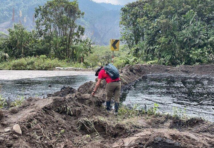 Derrame de crudo en Amazonía de Ecuador podría llegar hasta un río