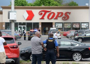 Diez muertos en ataque de ‘motivación racial’ en tienda de EEUU