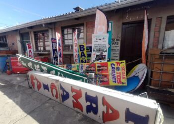 Aceras invadidas, la Alcaldía de El Alto decomisa letreros y productos