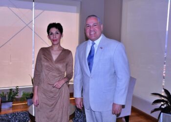 Embajador de República Dominicana visita La Razón