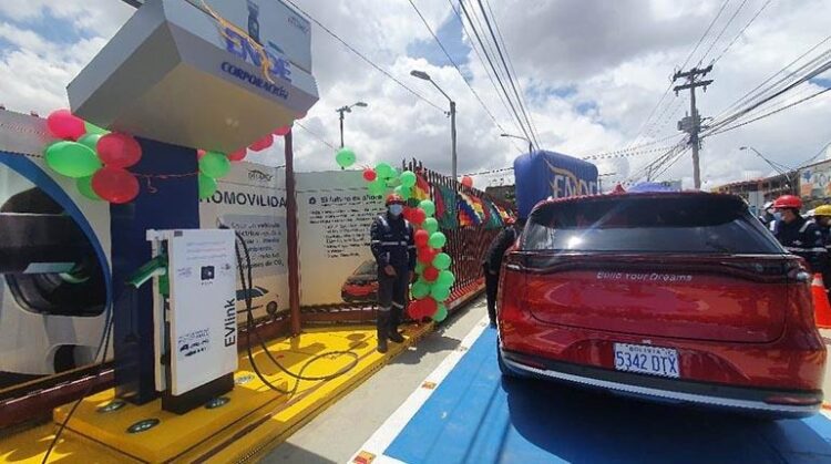 La primera electrolinera en El Alto.
