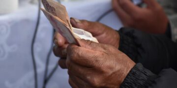 Mujer enamoró y estafó Bs 90.000 a un adulto mayor, el hombre sigue en búsqueda de justicia