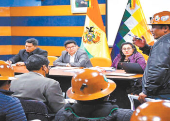 El Gobierno y los mineros de Huanuni reinstalan el diálogo