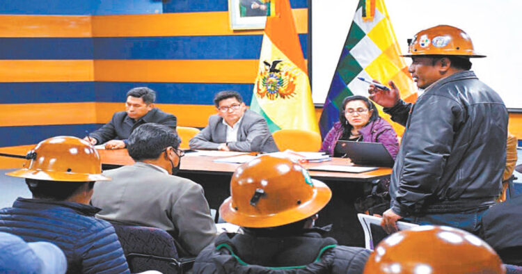 El Gobierno y los mineros de Huanuni reinstalan el diálogo