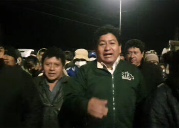 Ministro Montaño madruga para levantar puntos de bloqueo en el segundo día de paro en Santa Cruz