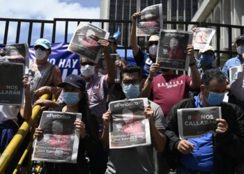 El Periódico, anunció este viernes que se enfocará en su versión digital tras sufrir "ataques" que le dificultan circular en papel.