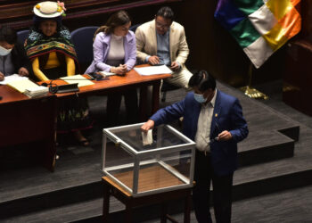 El lunes hubo un cuarto intento de votación. Foto: Rodwy Cazón