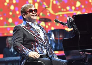 Elton John dará concierto de su Farewell Tour esta noche en vivo por Disney+