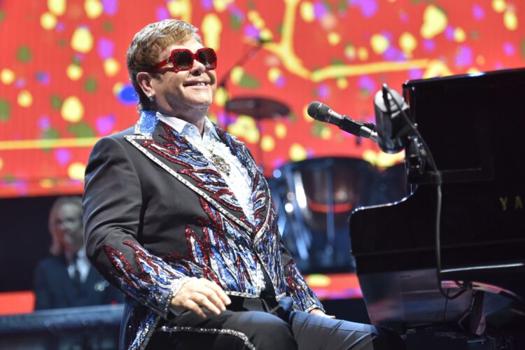 Elton John dará concierto de su Farewell Tour esta noche en vivo por Disney+