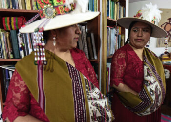 Elvira Espejo presenta un libro de 34 poemas y cantos que tradujo del aymara y pukina