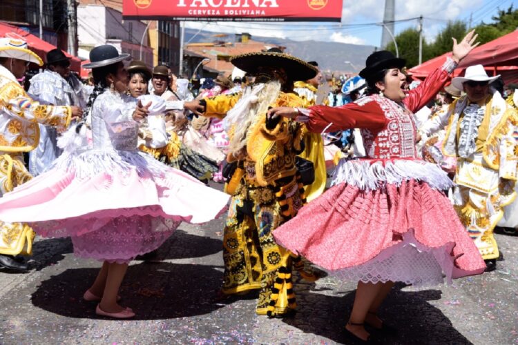 Ch’utas volvieron con baile y tradición, pero la mayoría sin barbijos