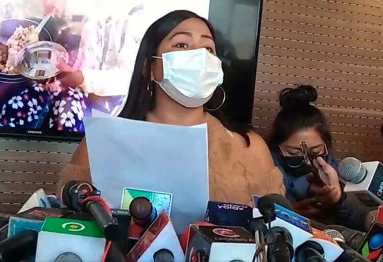 Una diputada del MAS anuncia un posible registro de templos y curas en el país