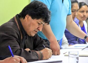 Evo Morales, en su reunión con movimientos sociales, este viernes. Foto: Evo Morales