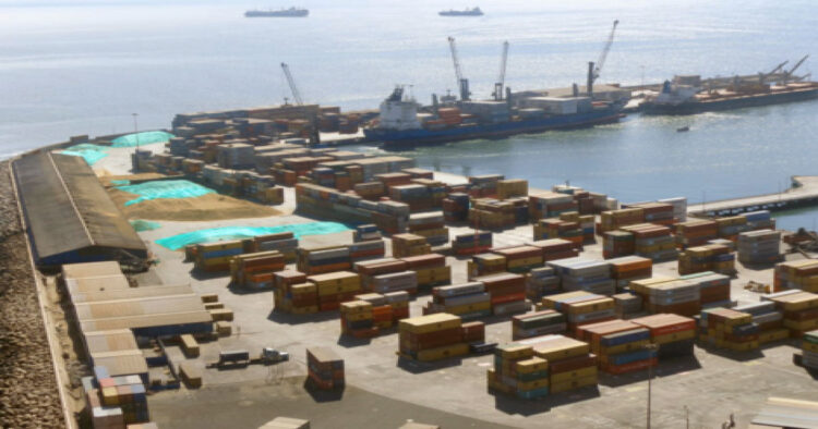 Exportaciones, a un paso de batir récord histórico de 2014