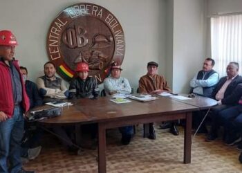 Ejecutivos de la Central Obrera Boliviana definen medidas. Foto: COB