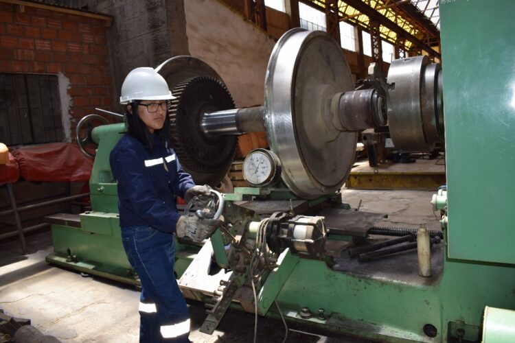 Ferroviaria Andina incorpora su primera mujer en tornería
