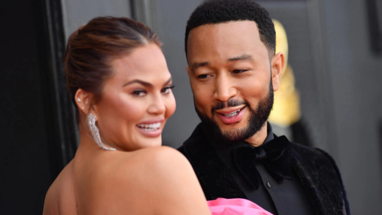 La modelo Chrissy Teigen y su esposo, el cantante John Legend, tienen dos hijos. Foto: AFP.