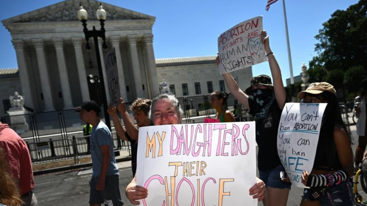 El papel de Facebook en un proceso de aborto ha suscitado nuevas preocupaciones entre los defensores. Foto: AFP.