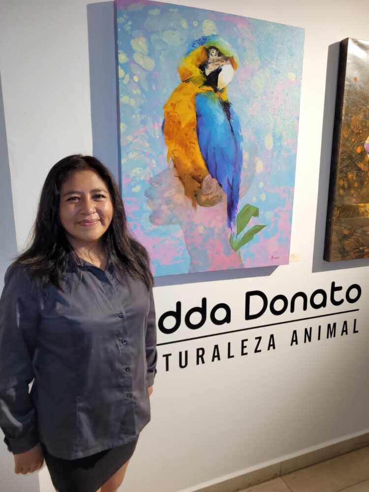 La paceña Adda Donato expone sus pinturas en Santa Cruz. Foto: Adda Donato.