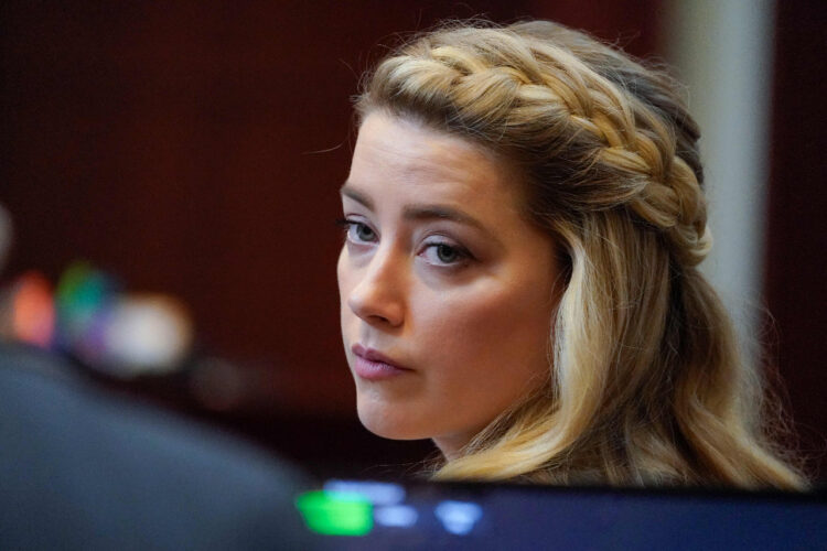 La actriz Amber Heard en el juicio contra su expareja Johnny Depp. Foto: AFP.