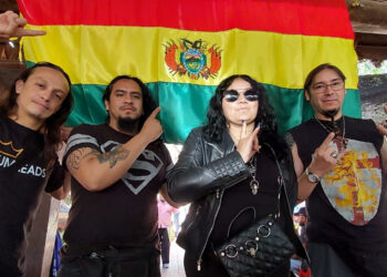 Los integrantes de la agrupación Anabanta, en su llegada a Santa Cruz de la Sierra, este miércoles. Foto: FM Rock Producciones.