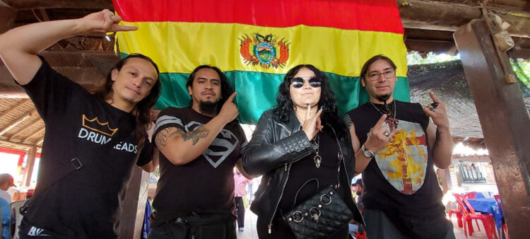 Los integrantes de la agrupación Anabanta, en su llegada a Santa Cruz de la Sierra, este miércoles. Foto: FM Rock Producciones.