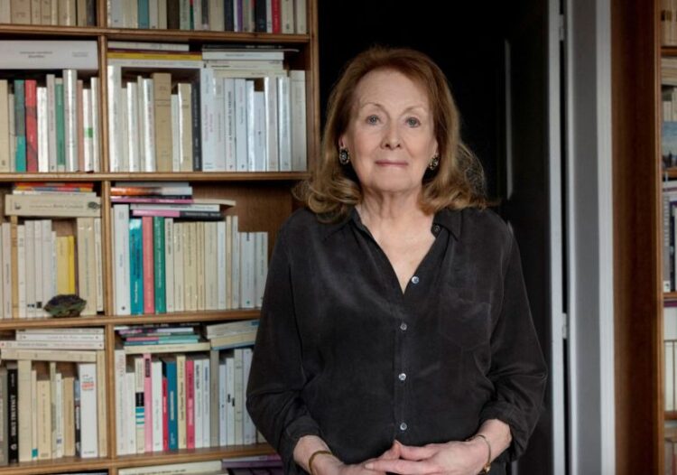 La Premio Nobel de Literatura, Annie Ernaux, prometió continuar el combate contra las injusticias. Foto: AFP.