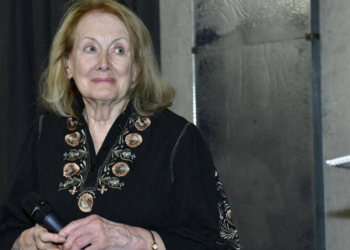 La escritora francesa Annie Ernaux, ganadora del Premio Nobel de Literatura 2022, el 10 de octubre de 2022 en Nueva York. Foto: AFP.