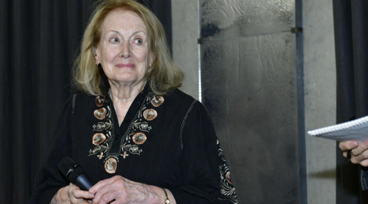 La escritora francesa Annie Ernaux, ganadora del Premio Nobel de Literatura 2022, el 10 de octubre de 2022 en Nueva York. Foto: AFP.