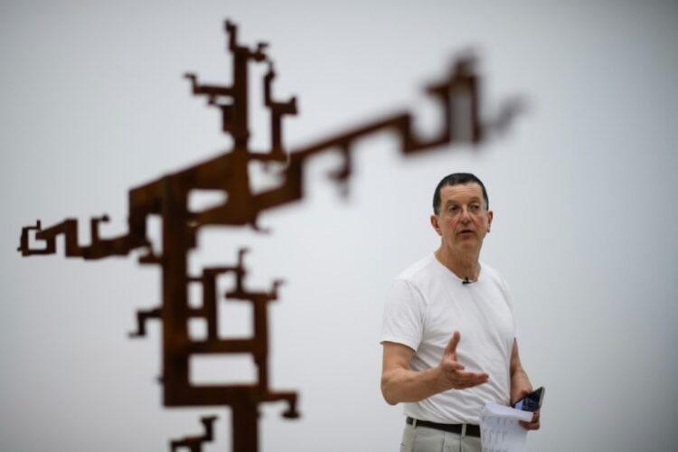Las esculturas de Antony Gormley están modeladas según su propia forma. Foto: AFP.