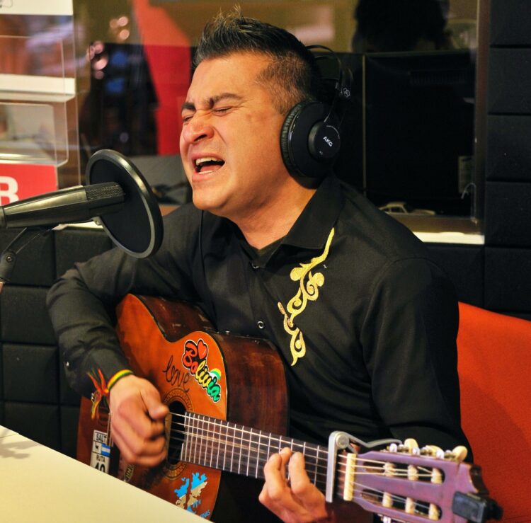 El artista argentino Ariel Isaías. Foto: Oswaldo Aguirre.