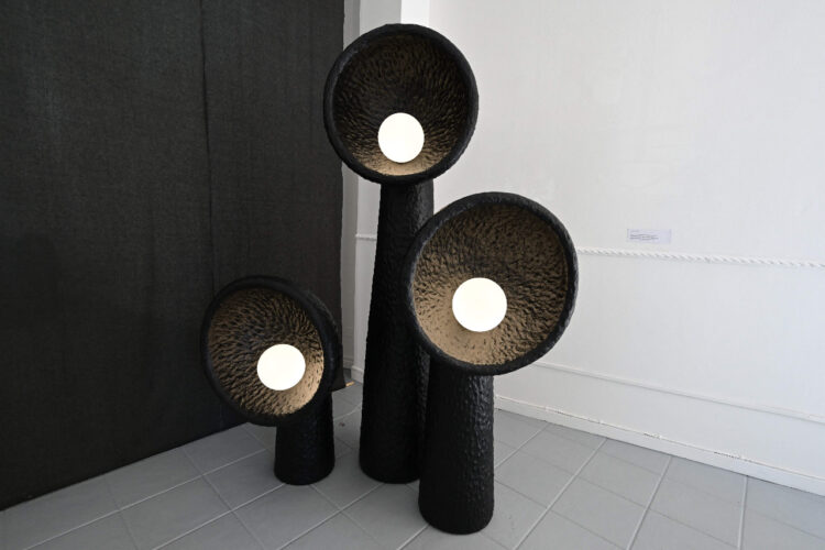 La obra 'Soniah Lighting' de la arquitecta y diseñadora ucraniana Victoria Yakusha, en la exposición de Milán. Foto: AFP.