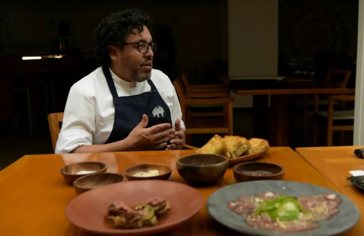 El chef ecuatoriano Mauricio Acuña. Foto: AFP.