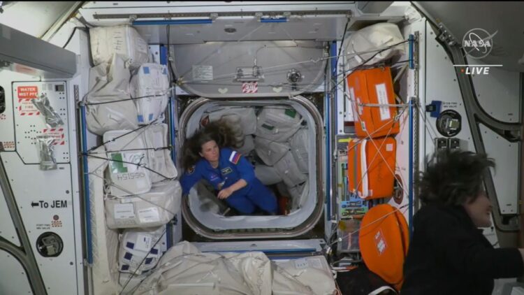 La astronauta rusa Anna Kikina en el cohete estadounidense SpaceX. Foto: NASA.